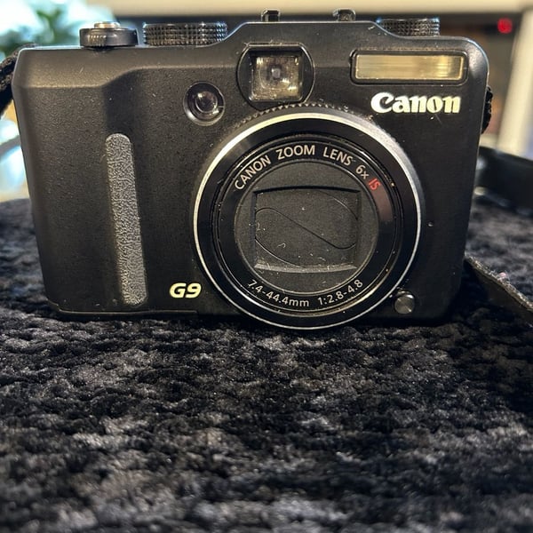 Canon PowerShot G9 12.1MP Digital Camera Black