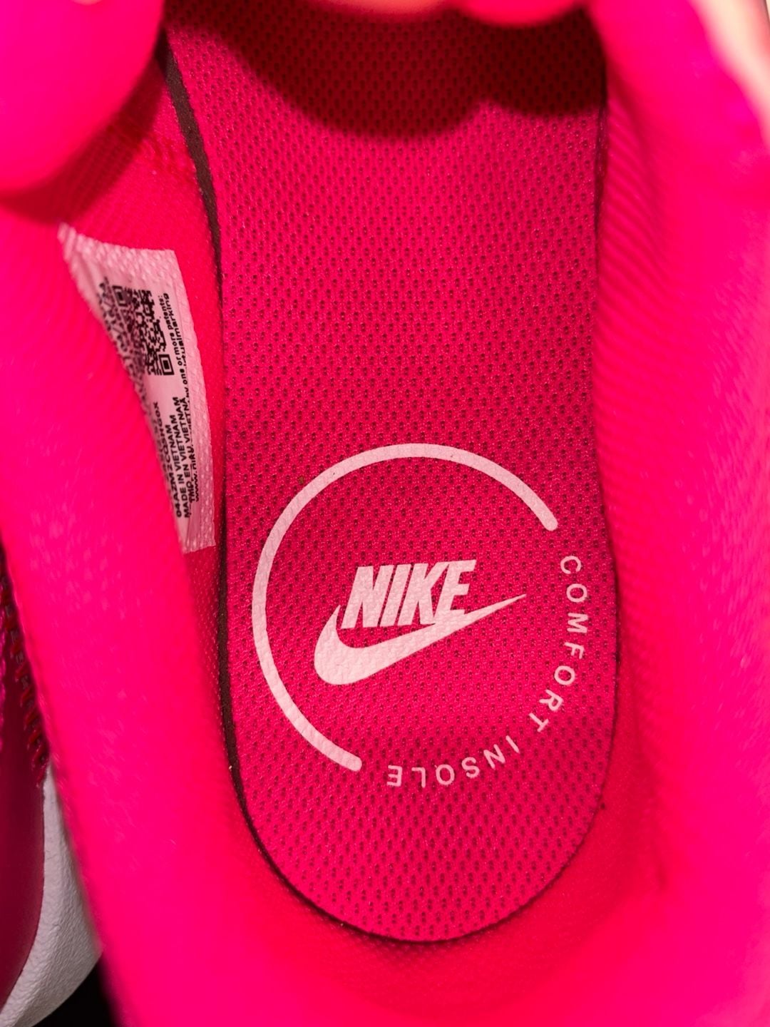 Nike Air Max Excee Size 7.5 Hyper Pink White Casual Sneakers 6