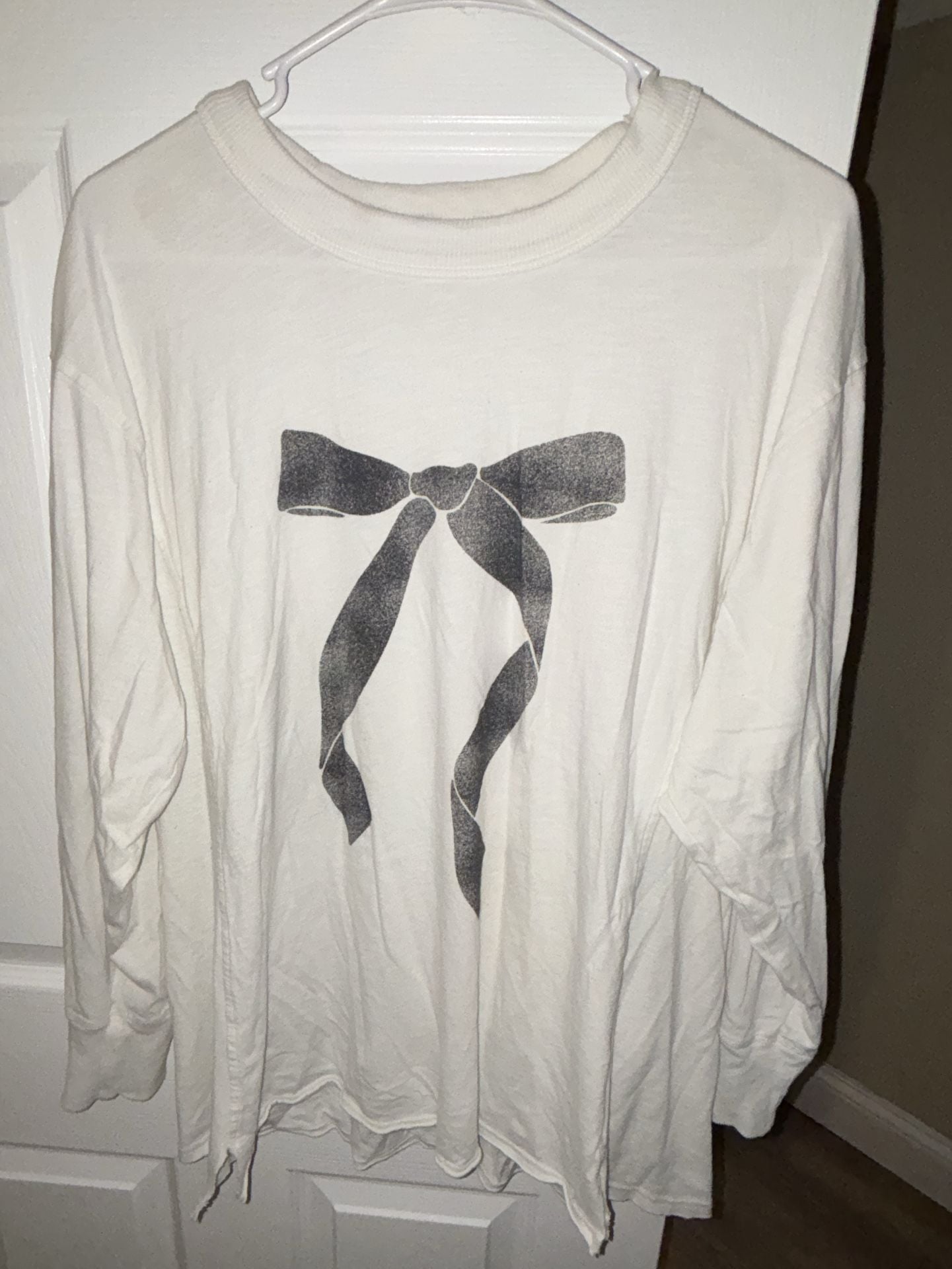 Aerie Long Sleeve Shirt Size M White Bow Graphic 2