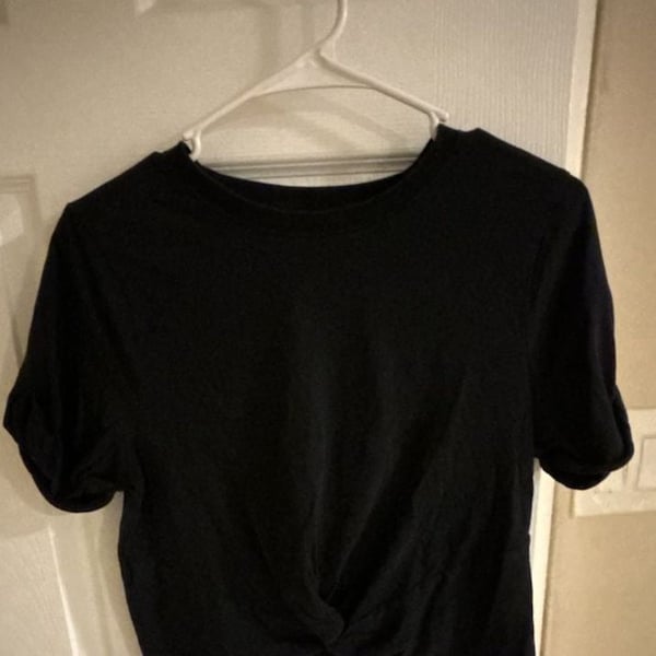 Fabletics Twist Front Crop Top Size M Black