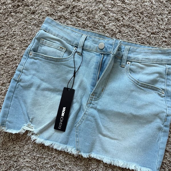 Fashion Nova Raven Denim Mini Skirt Size M Light Wash Distressed Frayed