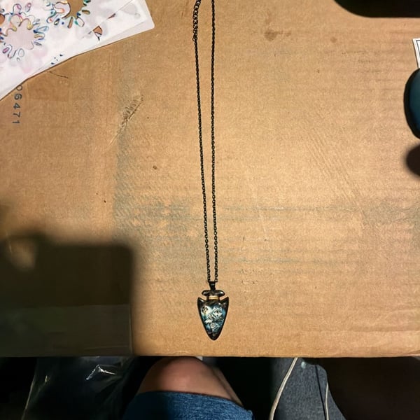 J0025 Wolf Arrowhead Necklace Black Chain