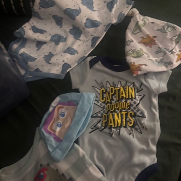  0-3 mnths Baby Boy Multi-Item Clothing Lot (2 bodysuit and 2 hats)