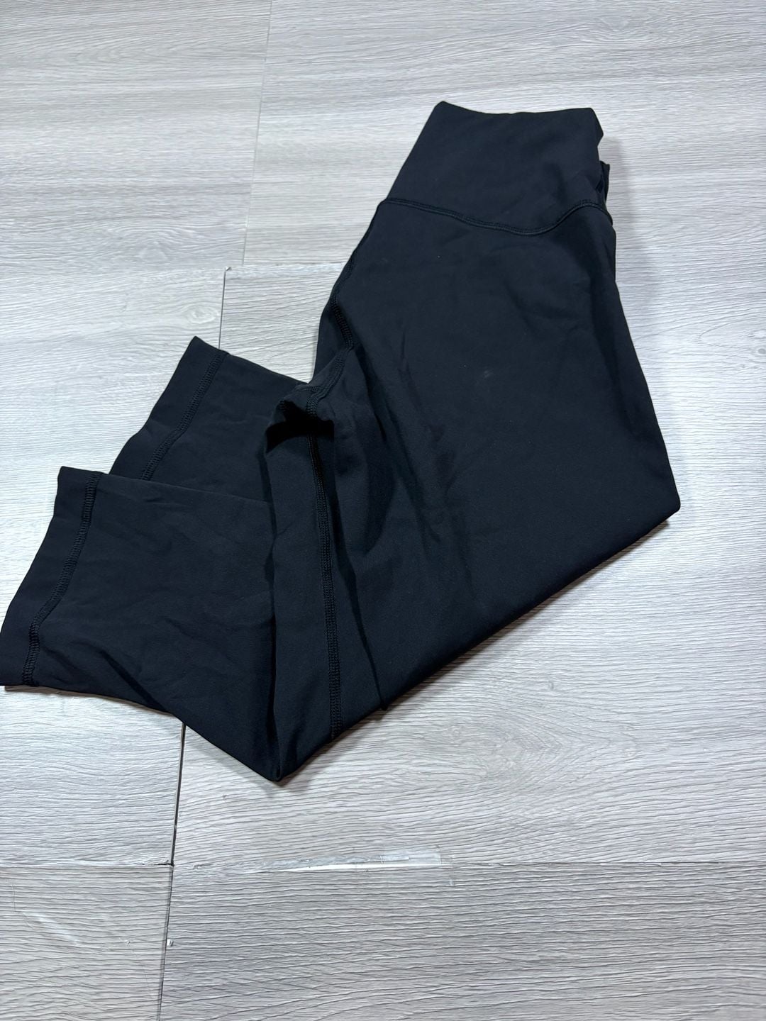 Lululemon Leggings Size 6 Black Athletic Crop Pants 1