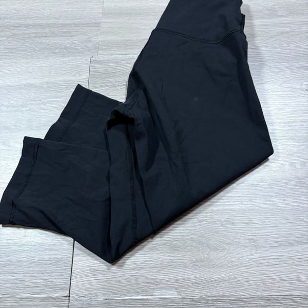 Lululemon Leggings Size 6 Black Athletic Crop Pants
