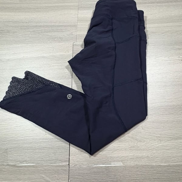 Lululemon Train Times Crop Size 6 Navy Blue Scallop Reflective Leggings