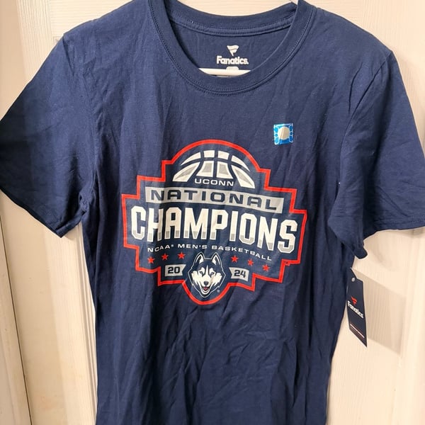 Fanatics UConn Huskies 2024 National Champions T-Shirt Size S Navy