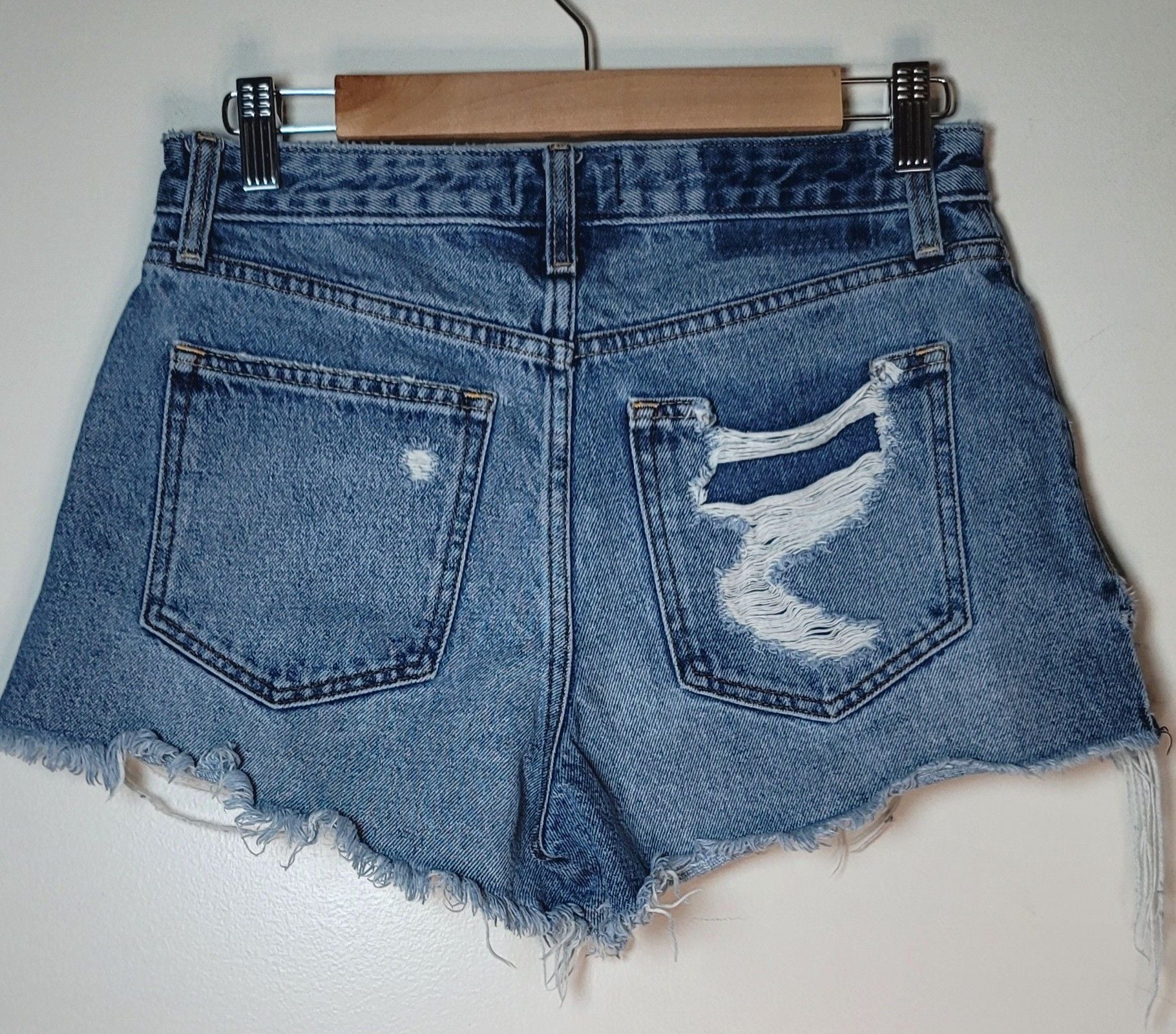 Abercrombie & Fitch Annie High Rise Short Size 27 4R Distressed Denim 3
