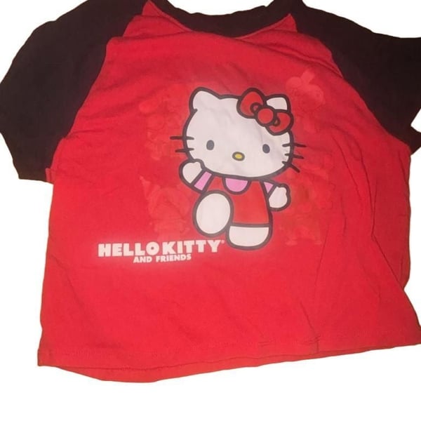 Sanrio Hello Kitty and Friends T-Shirt Size XL Red Black Graphic Cropped