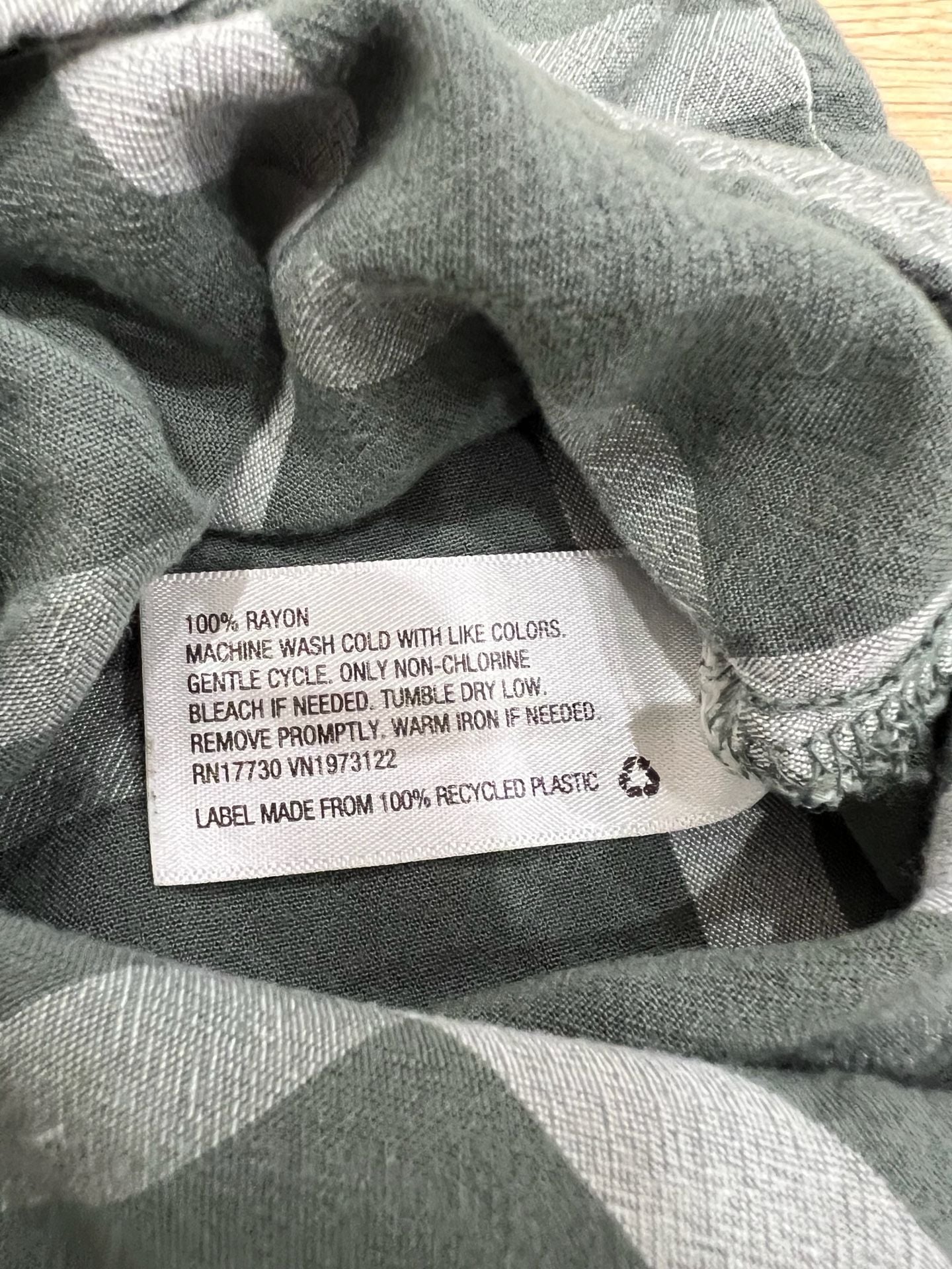 Universal Thread Tie Front V-Neck Top Size M Green White Plaid 8