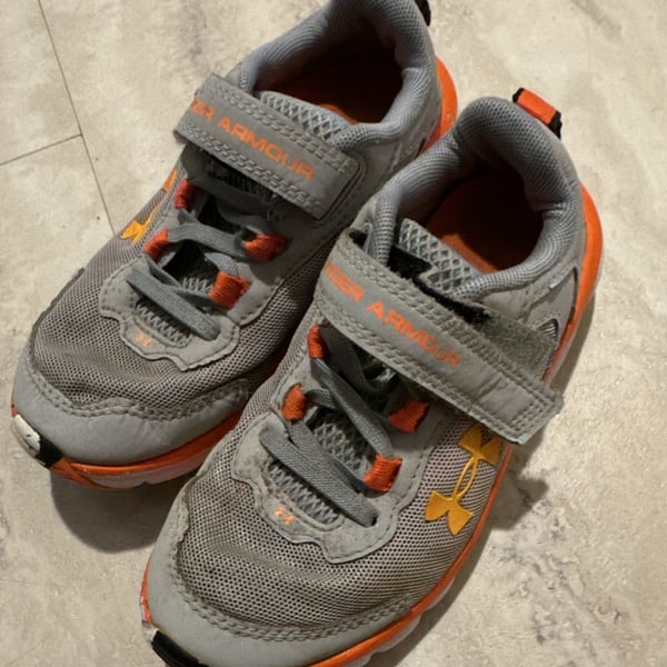 Under Armour Boys Pre School Assert 9 Alternate Closure Sneaker Size 13K Gray