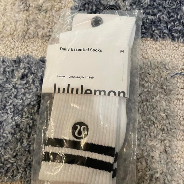 Lululemon Daily Essential Crew Socks Size M White Black Stripe