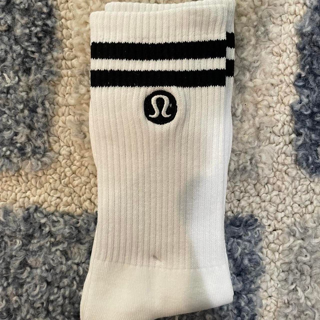 Lululemon Daily Essential Crew Socks Size M White Black Stripe 5