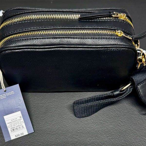 B15 Universal Thread Black Camera Crossbody Bag Double Zip NWT