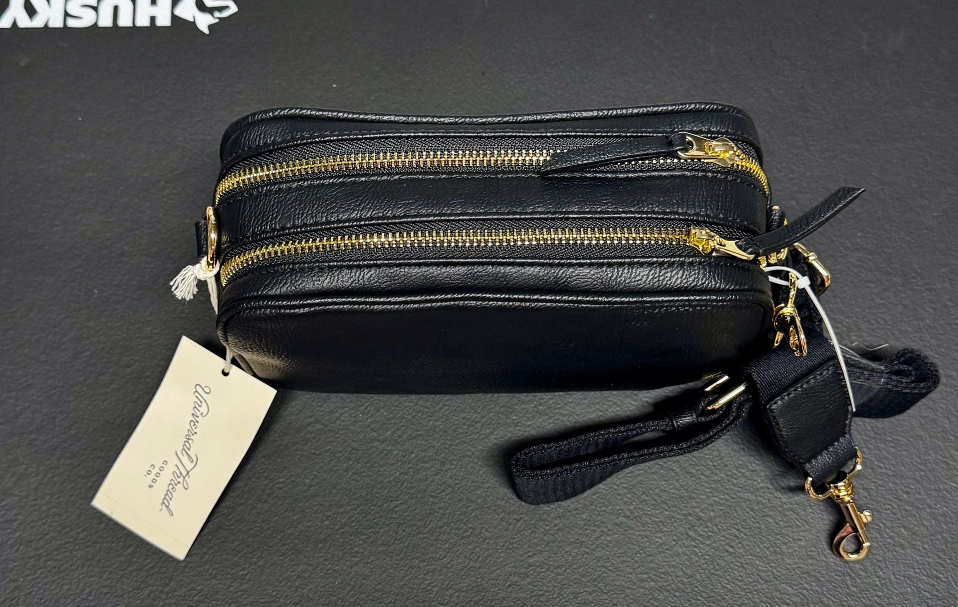 B15 Universal Thread Black Camera Crossbody Bag Double Zip NWT 4
