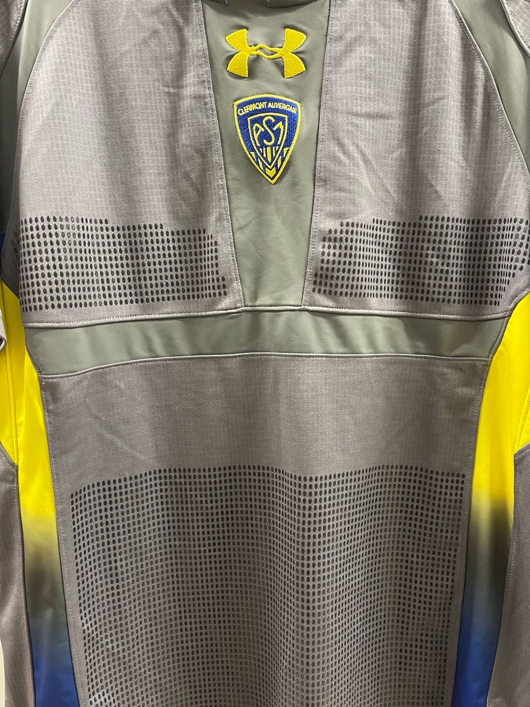 Under Armour ASM Clermont Auvergne Rugby Shirt Size LG Gray Blue Yellow 3