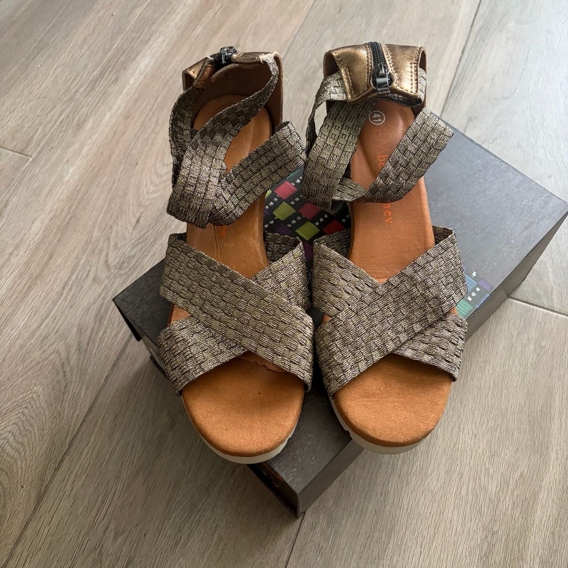 Bernie Mev Honesty Wedge Sandal Size 41 Bronze Metallic 2