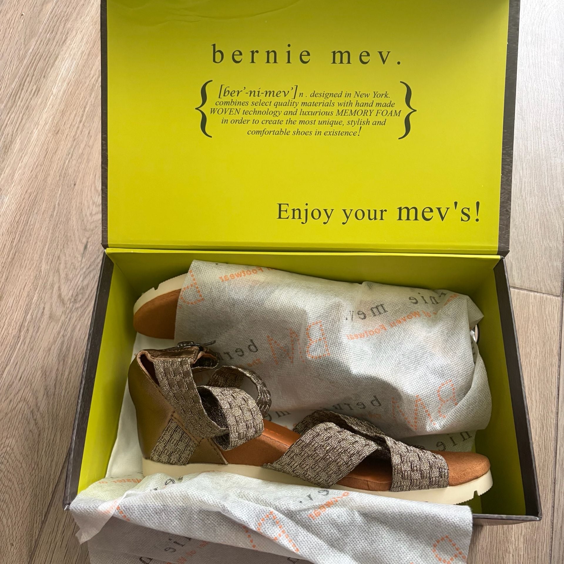 Bernie Mev Honesty Wedge Sandal Size 41 Bronze Metallic 8