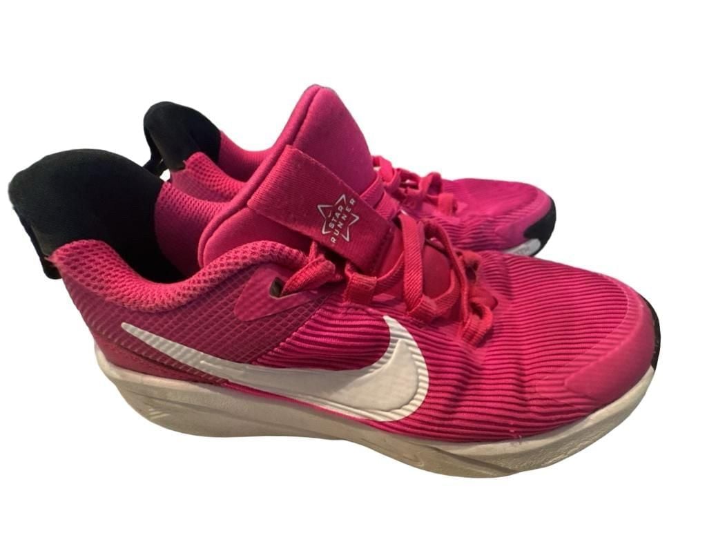 Nike Star Runner 4 Fierce Pink White Black Running Shoes Size 1 youth 2