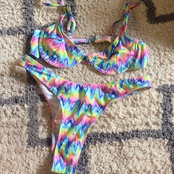 boohoo Bikini Set Size USA 4 Multi Color Tie Dye Wave Print Underwire