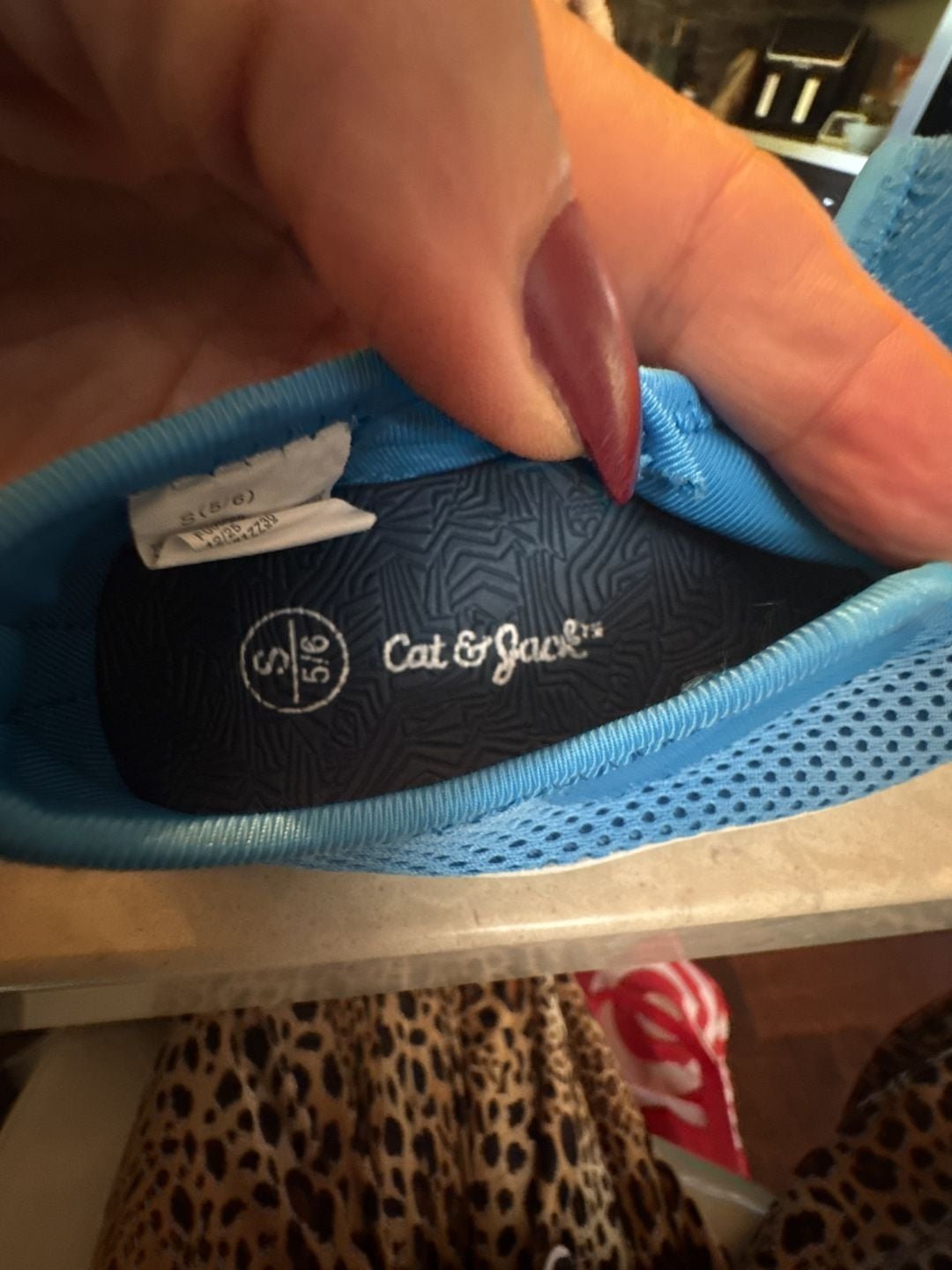 Cat & Jack Kids Blue Mesh Water Shoes Size 5/6 4