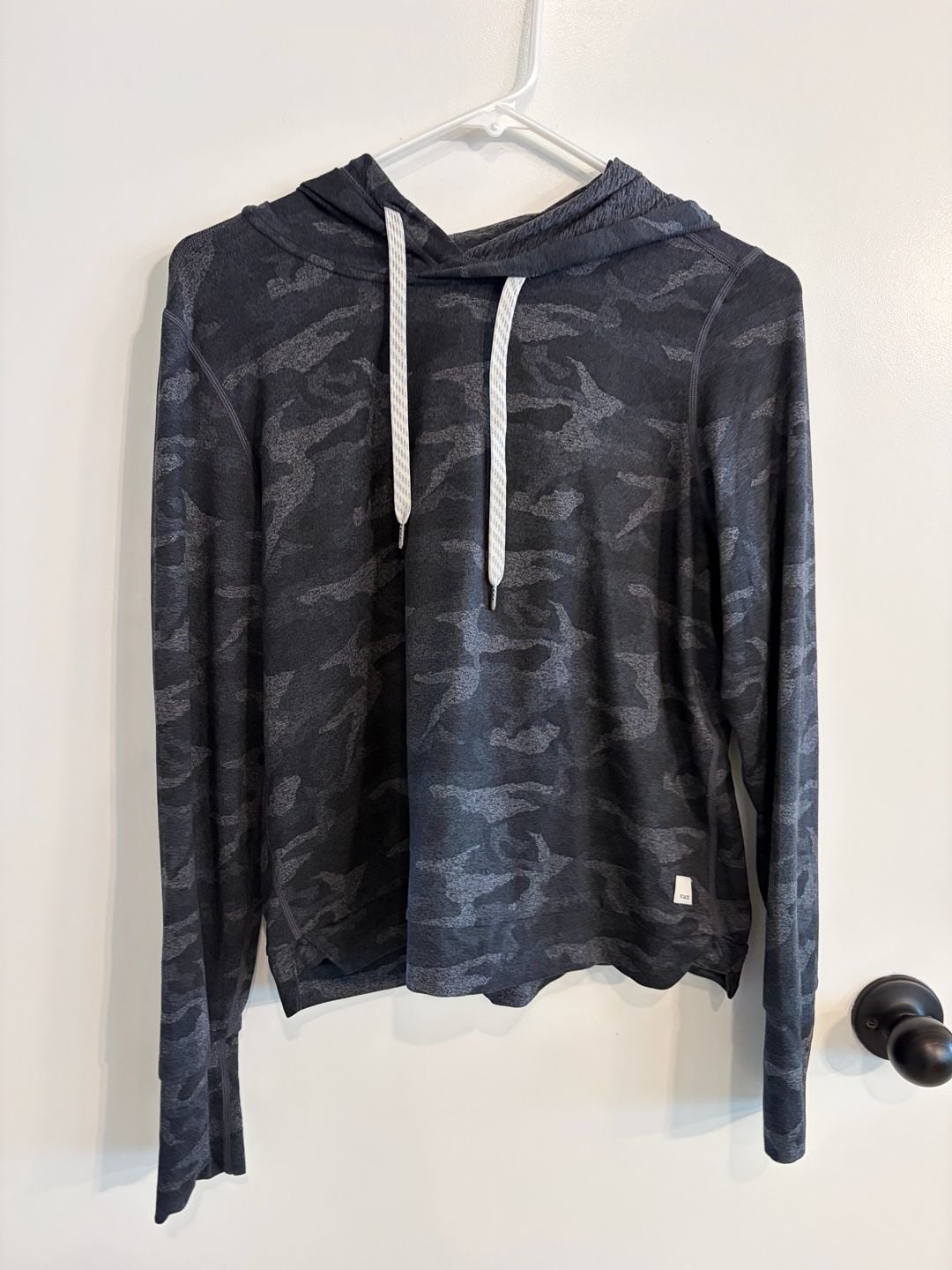 Vuori Halo Essential Hoodie Size Small Black Camo 2