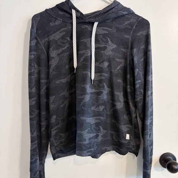 Vuori Halo Essential Hoodie Size Small Black Camo
