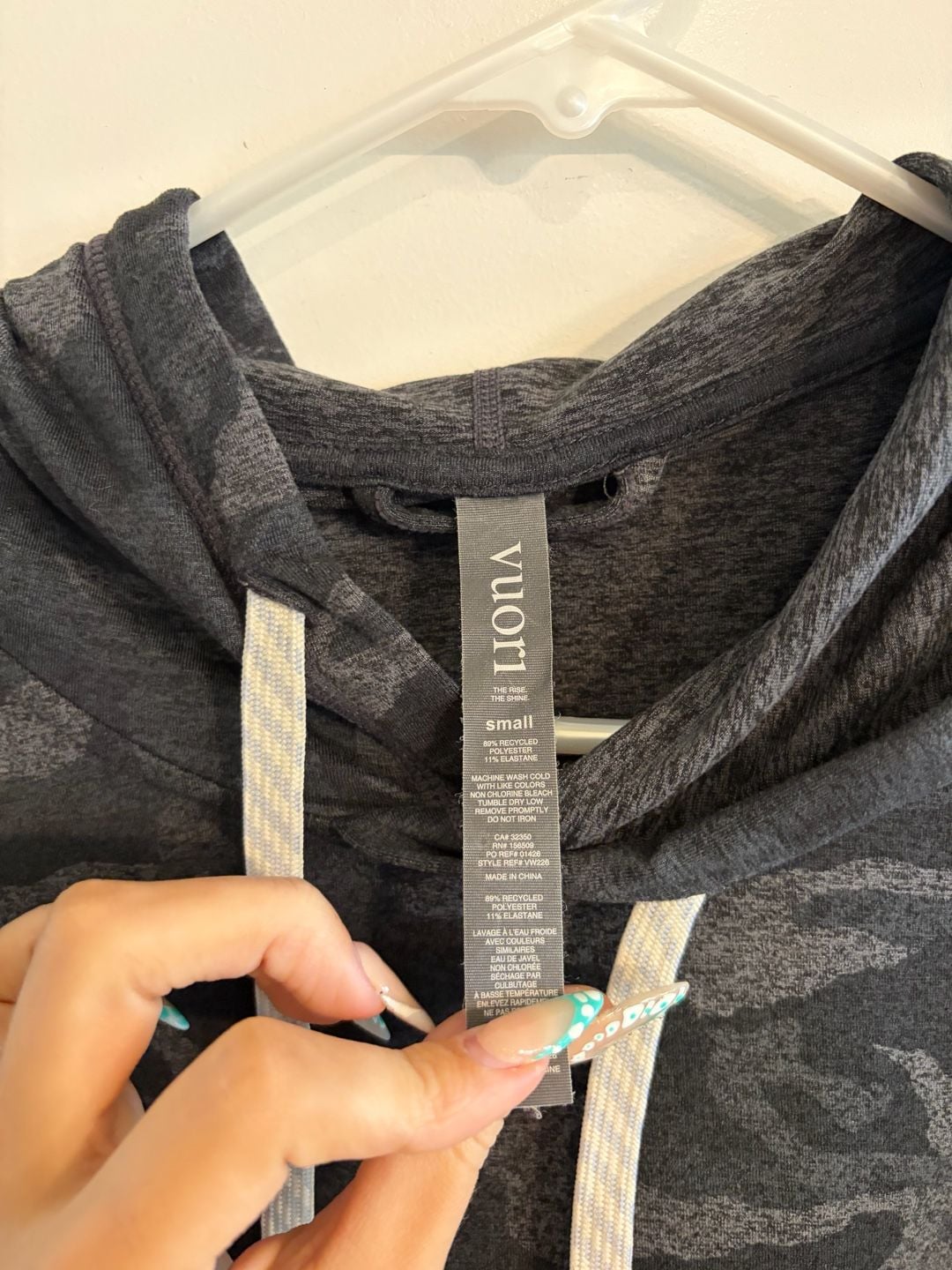 Vuori Halo Essential Hoodie Size Small Black Camo 4