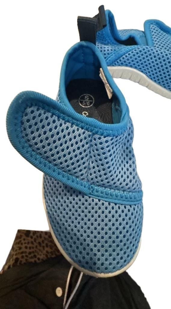 Cat & Jack Kids Blue Mesh Water Shoes Size 5/6 6