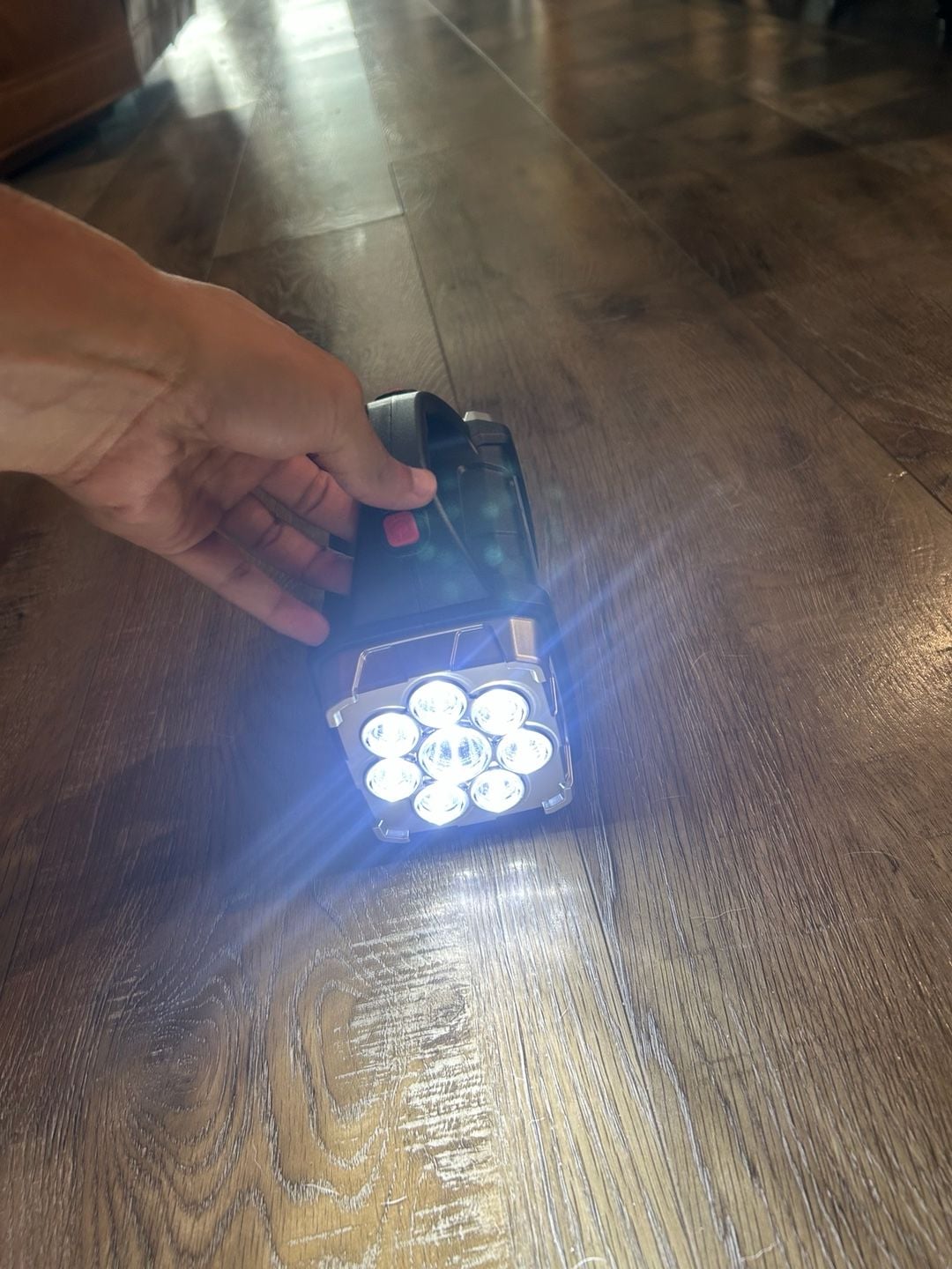 Hurry Bolt Solar Multifunctional Searchlight XPE+8LED+6COB 3