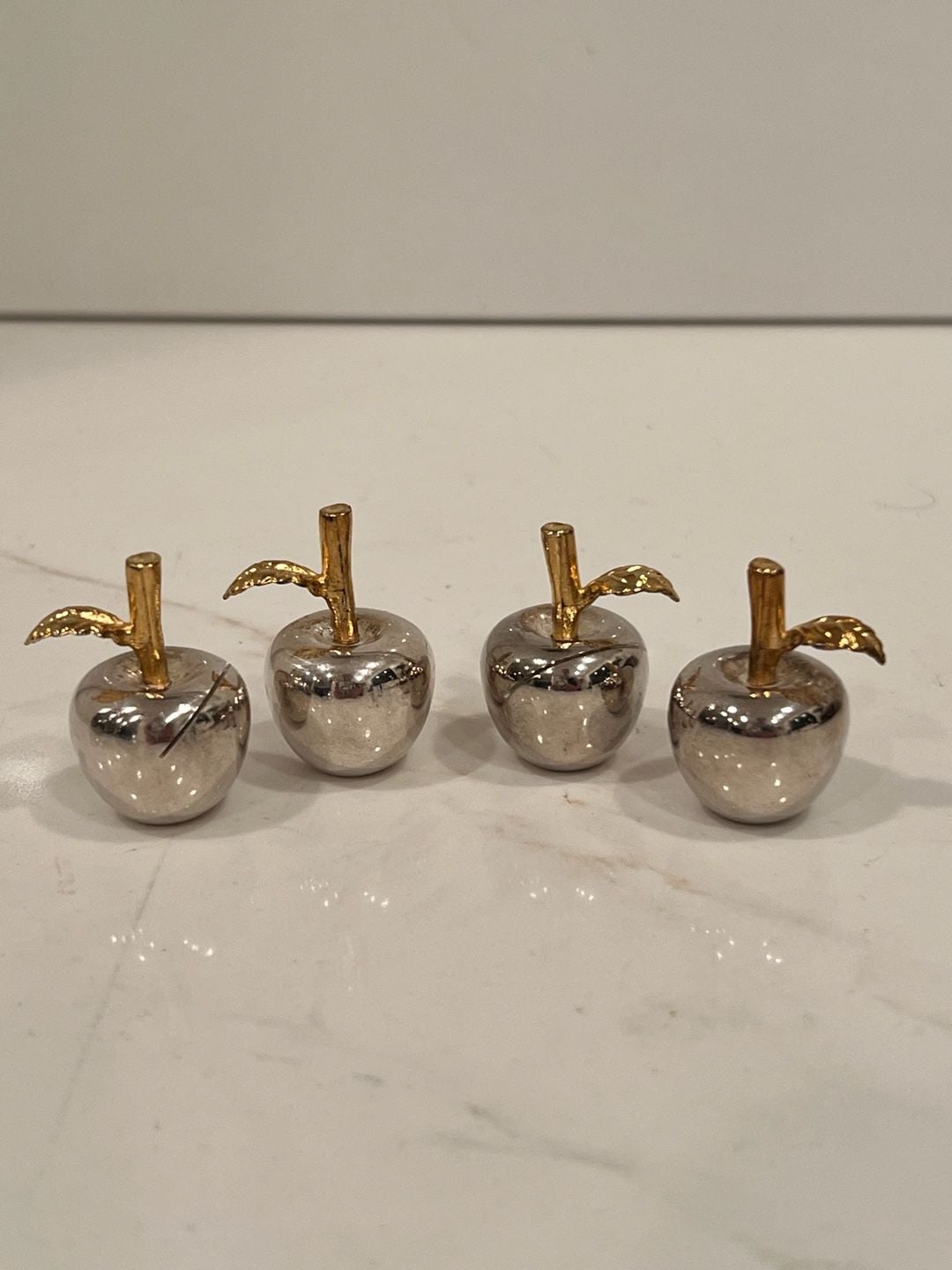 Silver Plate And Gold Tone Apple Place Card Holders Set Of Four 1