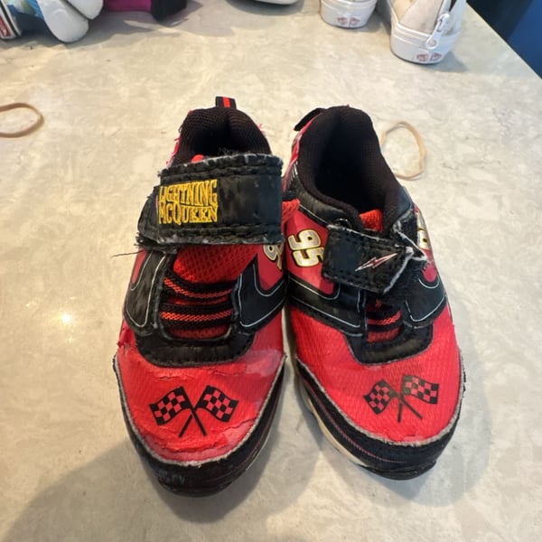 Cars Disney Cars Lightning McQueen Light Up Sneaker Size 6 Red Black
