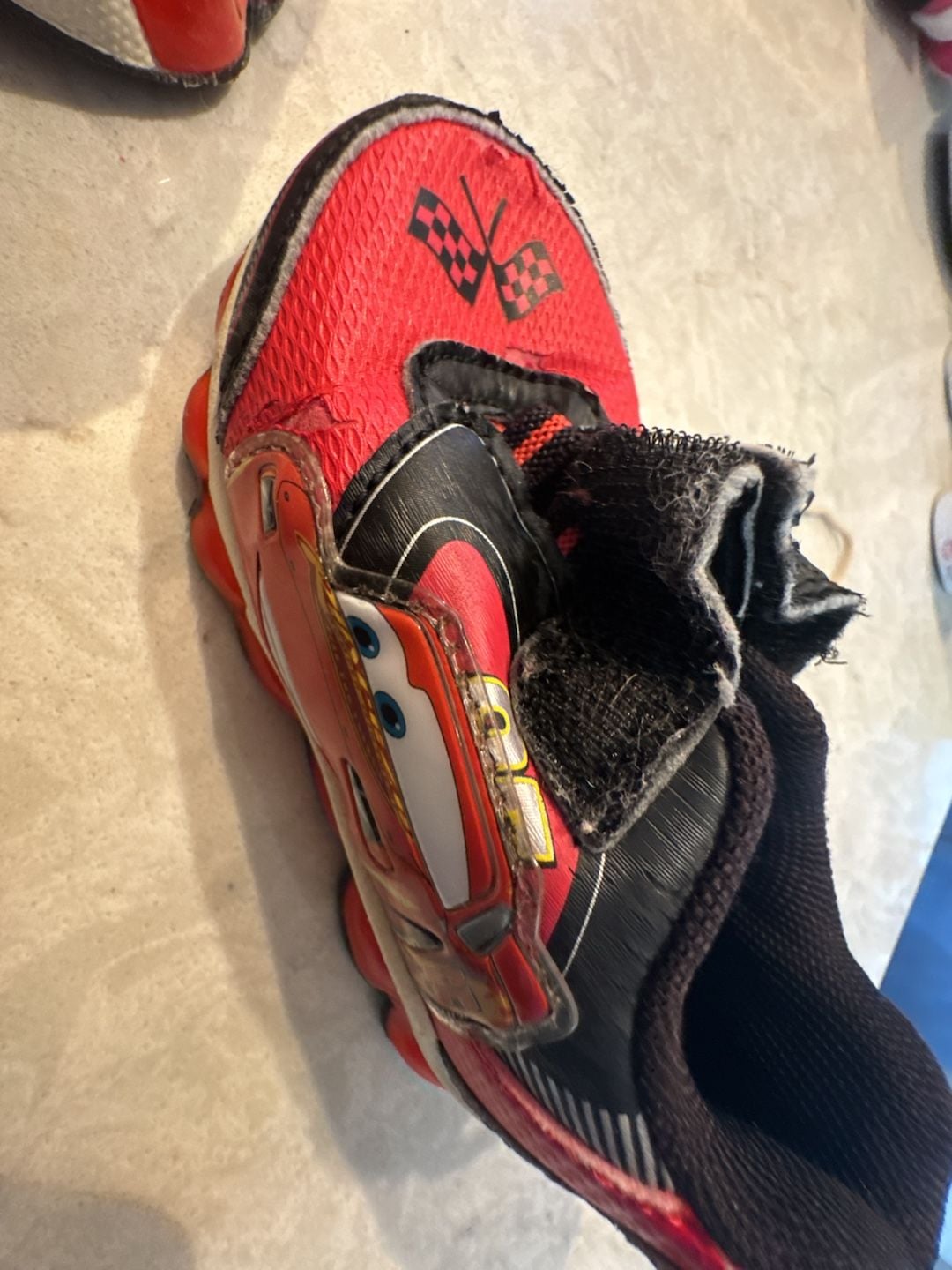 Cars Disney Cars Lightning McQueen Light Up Sneaker Size 6 Red Black 6