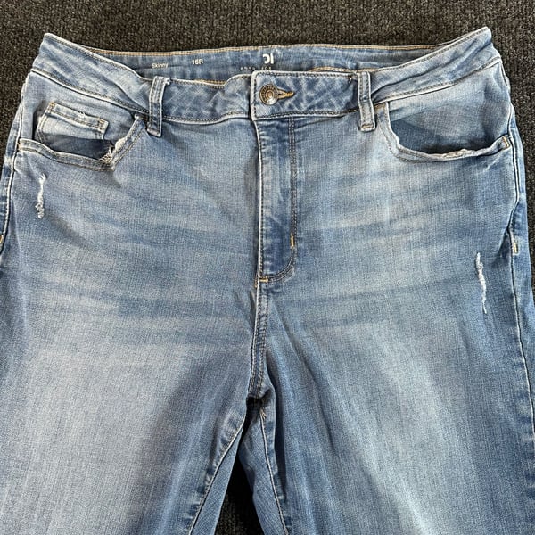 Sonoma Skinny Jeans Size 16R Light Wash Distressed