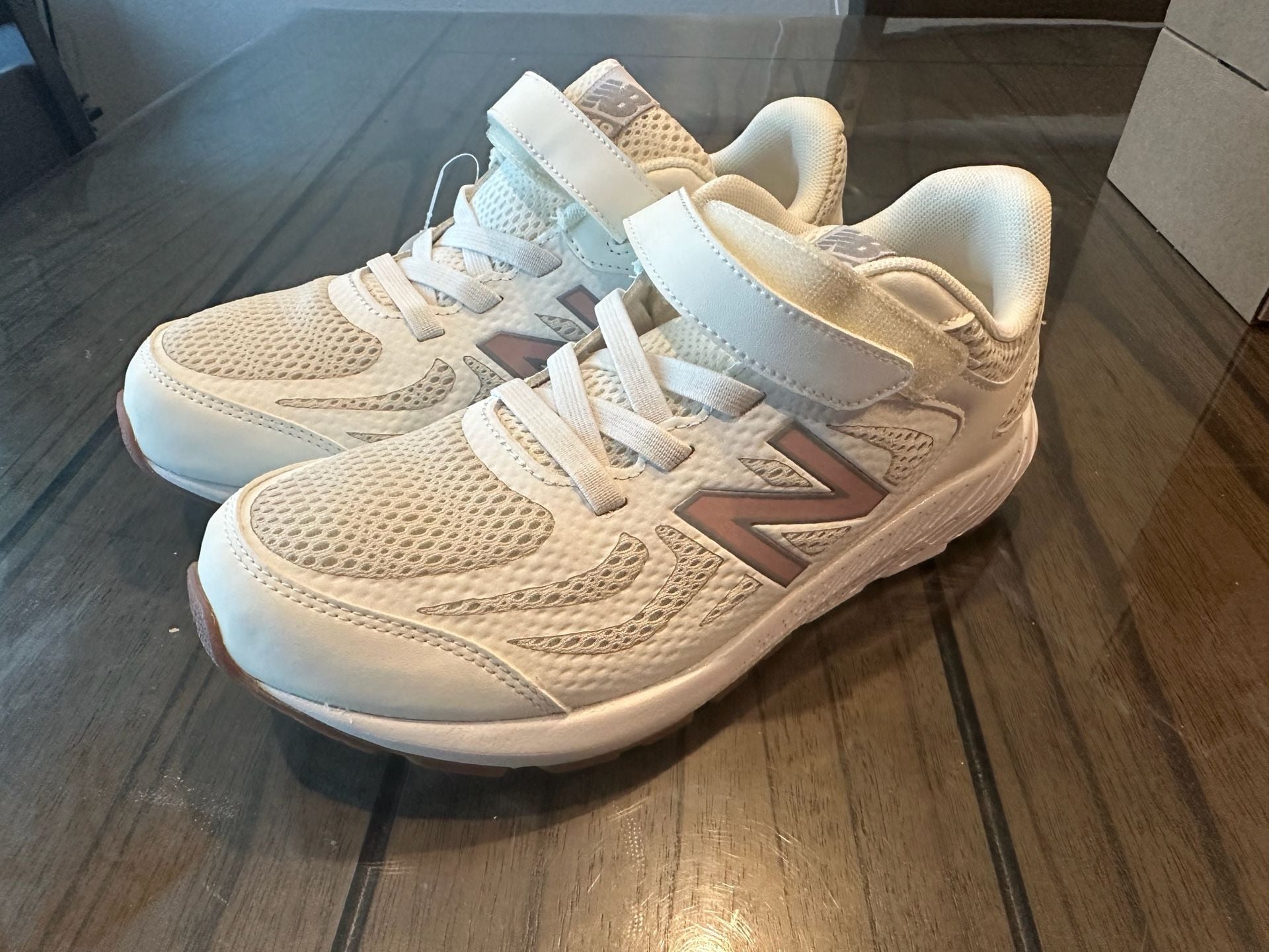 New Balance 519v1 Kids Size 6.5W White Hook and Loop Running Shoes 2