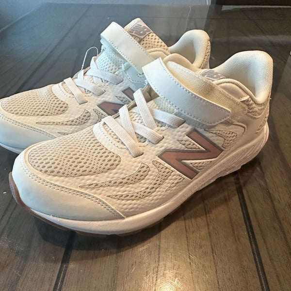 New Balance 519v1 Kids Size 6.5W White Hook and Loop Running Shoes
