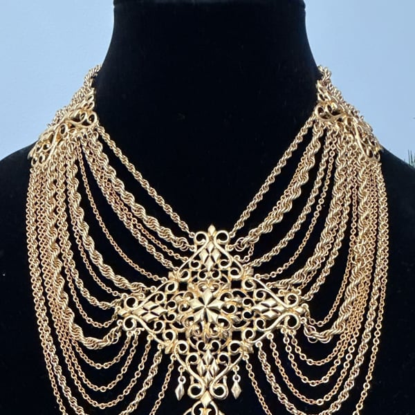Magnificent 1969 Monet Gold-tone Festoon Chain Statement Necklace