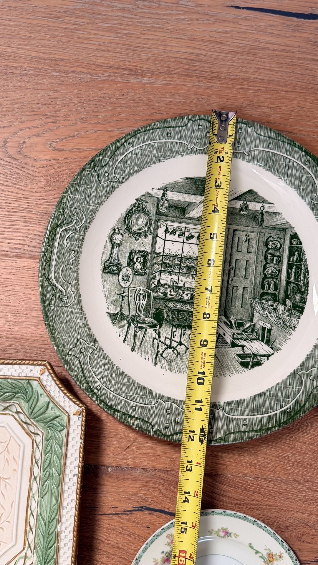 Green plate wall. Curated collection of plates all in green color theme 9