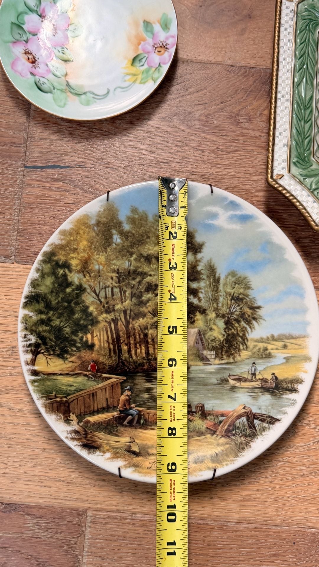 Green plate wall. Curated collection of plates all in green color theme 11