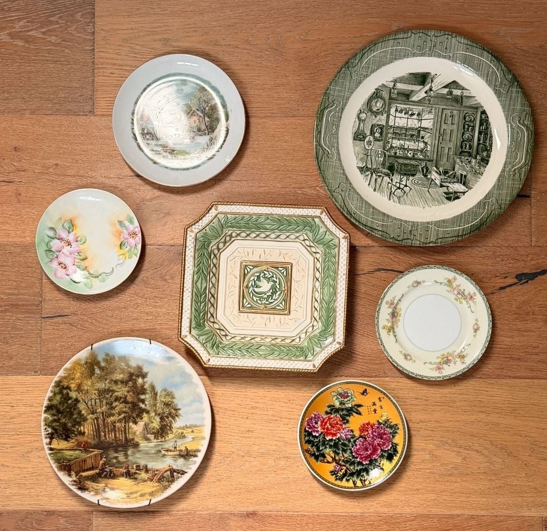 Green plate wall. Curated collection of plates all in green color theme 1