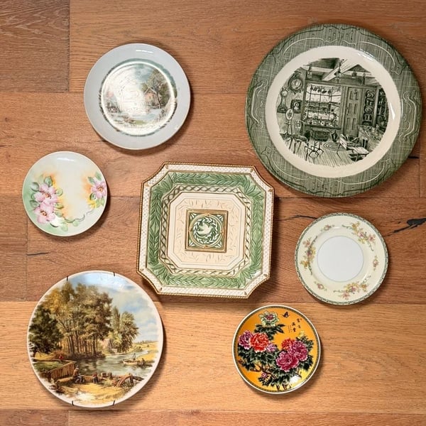 Green plate wall. Curated collection of plates all in green color theme