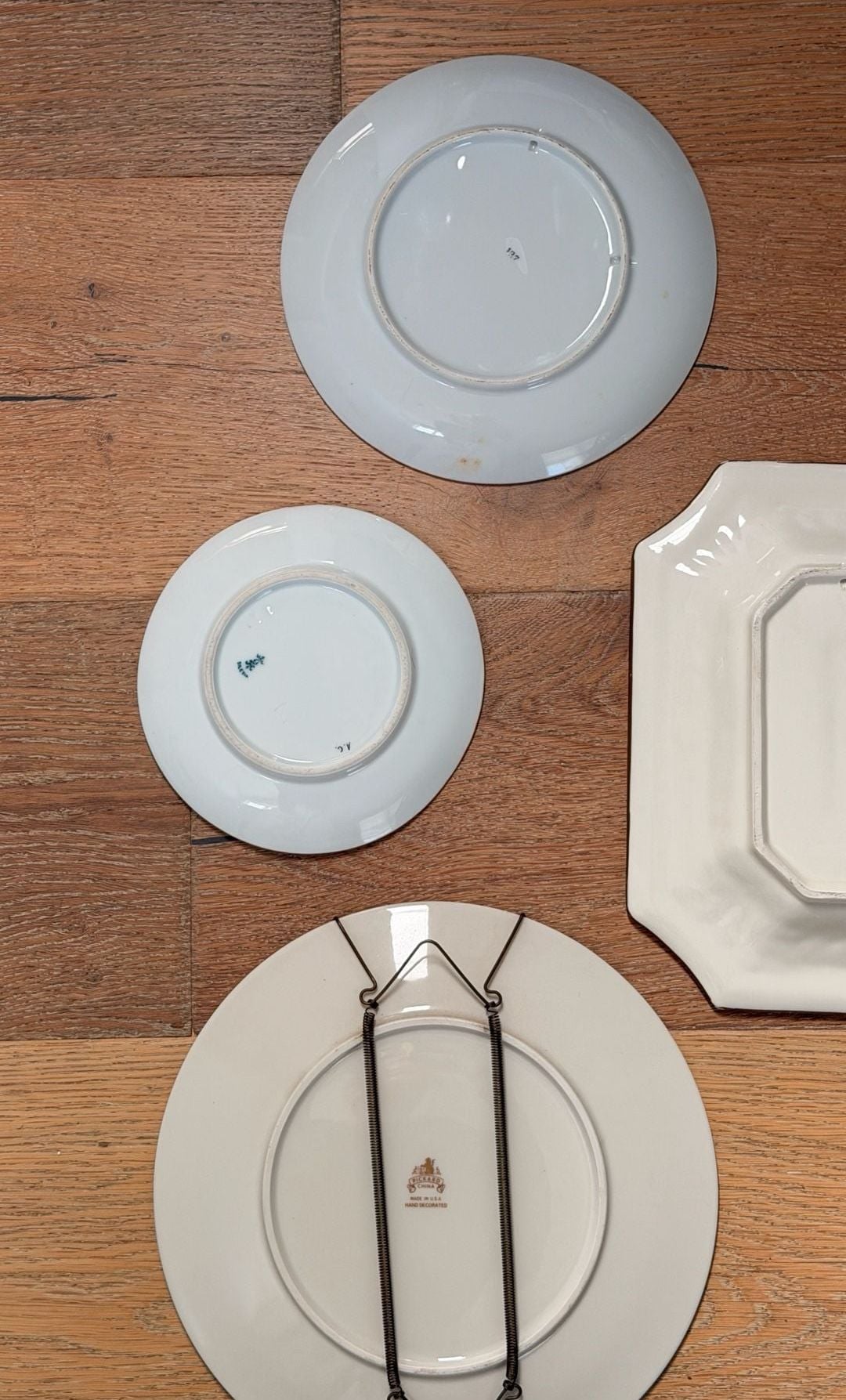 Green plate wall. Curated collection of plates all in green color theme 5