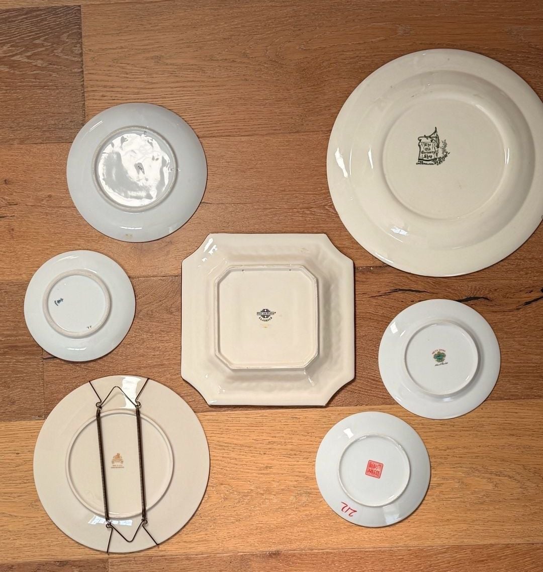 Green plate wall. Curated collection of plates all in green color theme 8