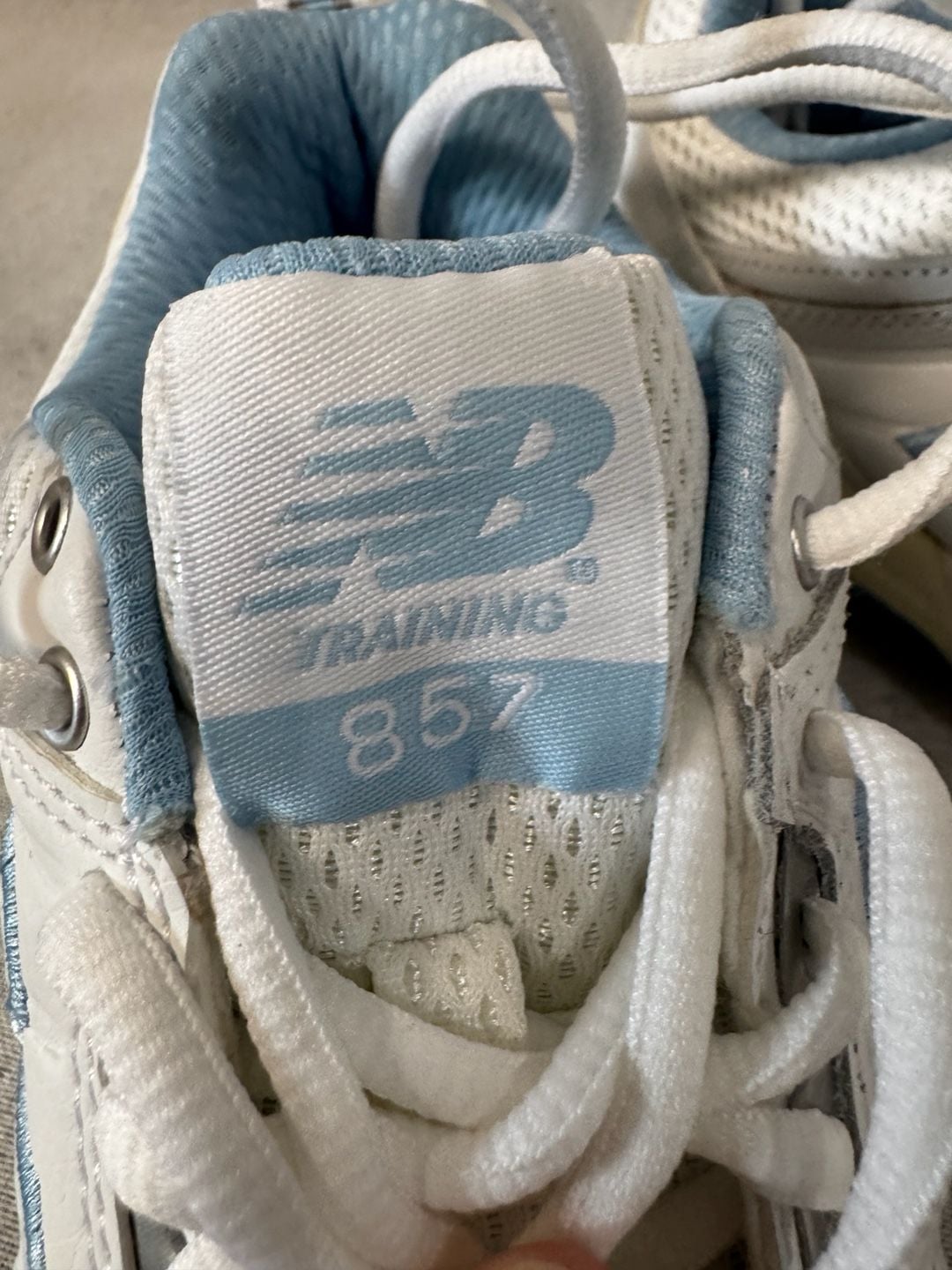 New Balance 857v1 Training Shoes Size 7 White Blue 6