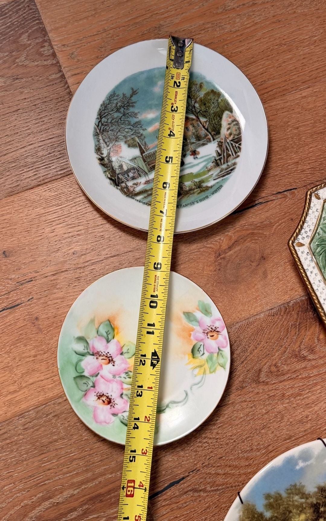 Green plate wall. Curated collection of plates all in green color theme 12