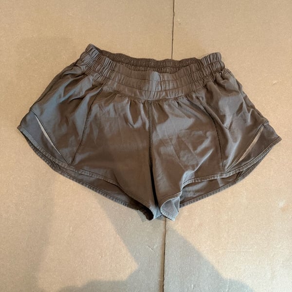 Lululemon Hotty Hot Short Size 4 Reg