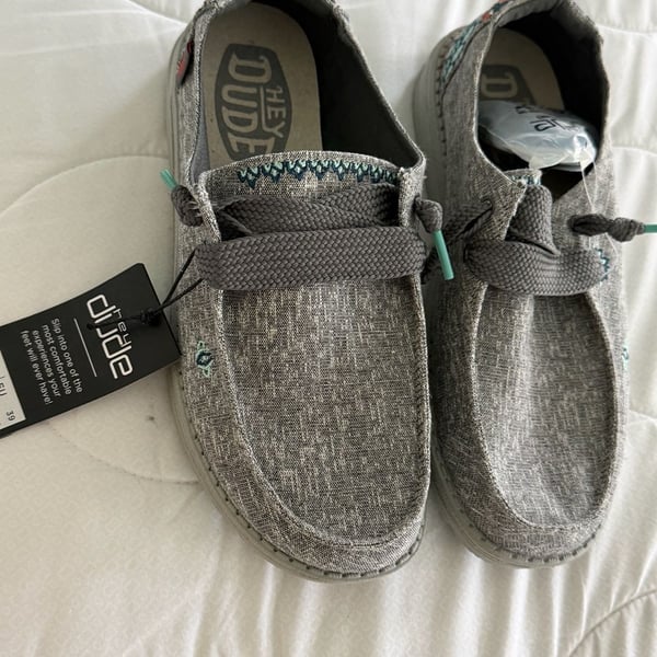 Hey Dude Wendy Flora Size 8 Tulip Grey Slip-On Shoes NWT, no box