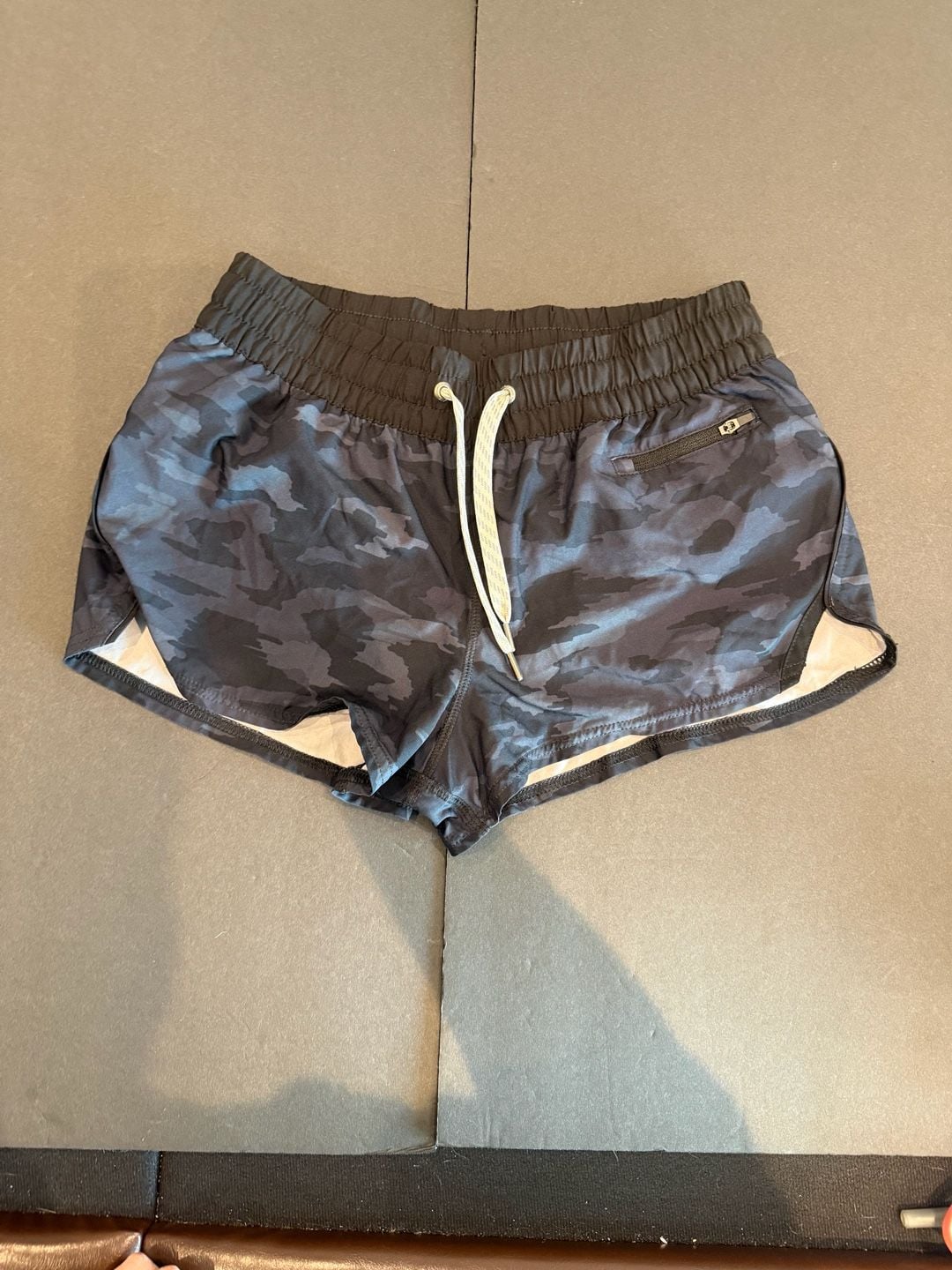 Vuori Clementine Shorts Size Small Black Camo Athletic Running 2