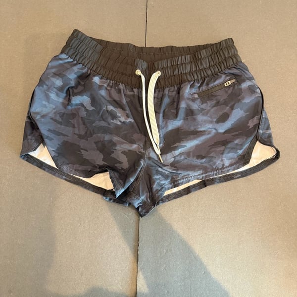 Vuori Clementine Shorts Size Small Black Camo Athletic Running