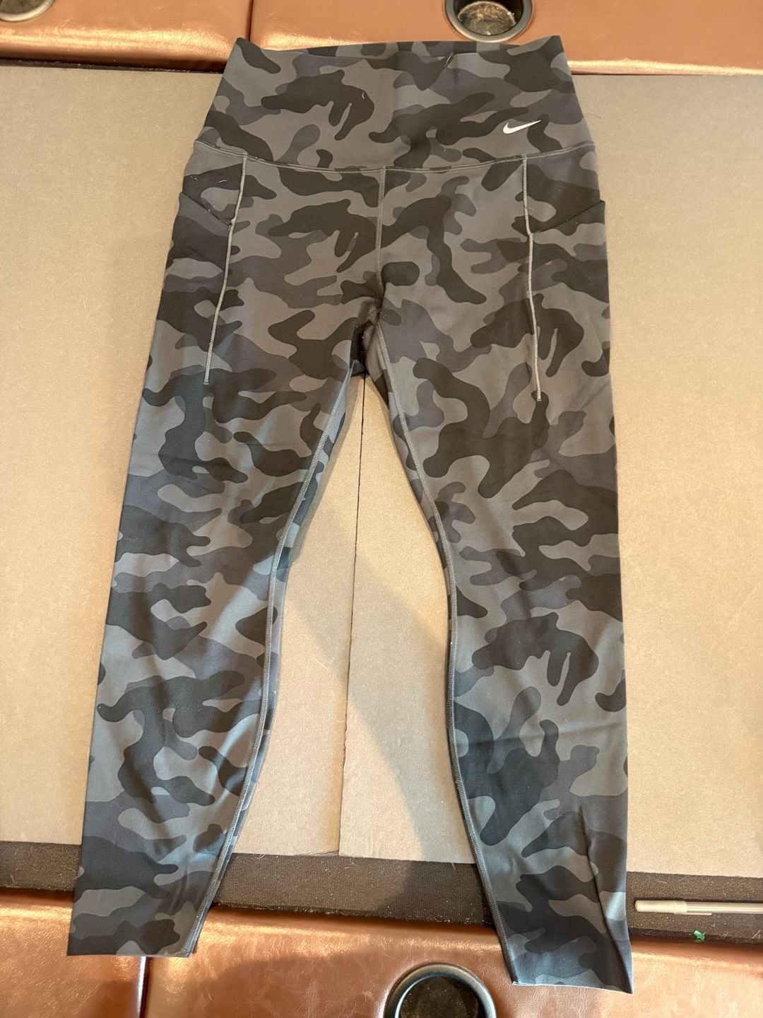 Nike Universa Leggings Size L Camo 2